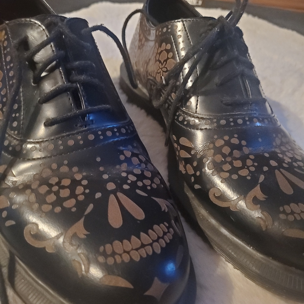 Dr. Marten Aila Sugar Skull shoes